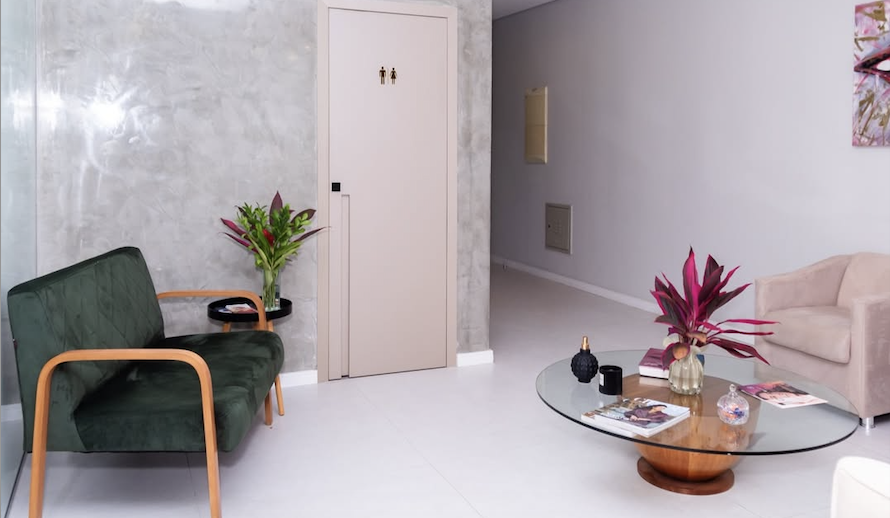 Lounge da clínica em outro ângulo